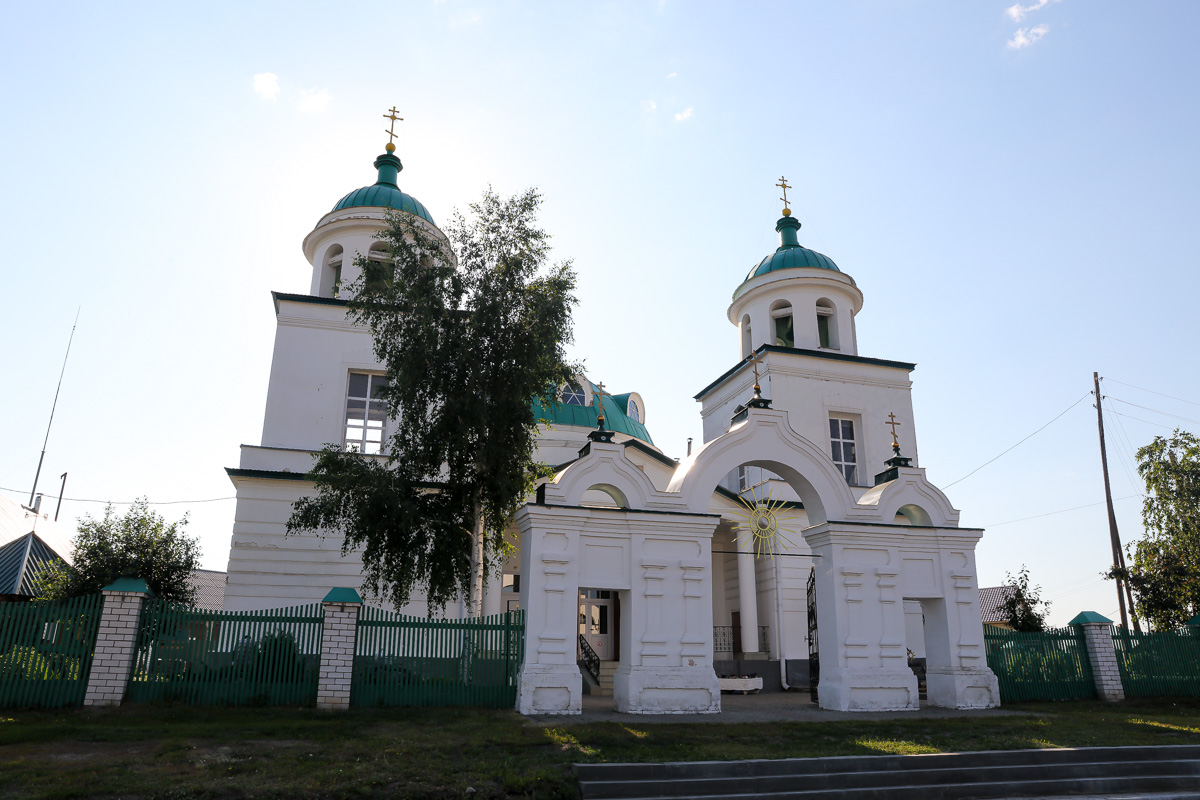 Крестовоздвиженский храм в селе  Звериноголовском.