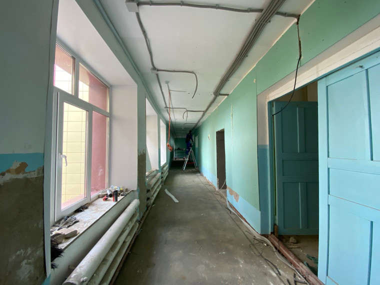 Ремонт школы в селе Звериноголовское продолжается.