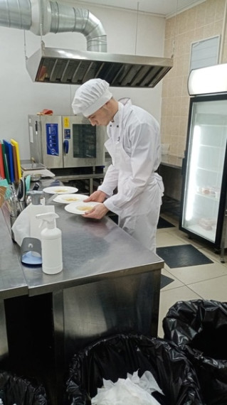 Повар-студент из Круглянского филиала Березовского агропромышленного техникума  - в тройке лучших.